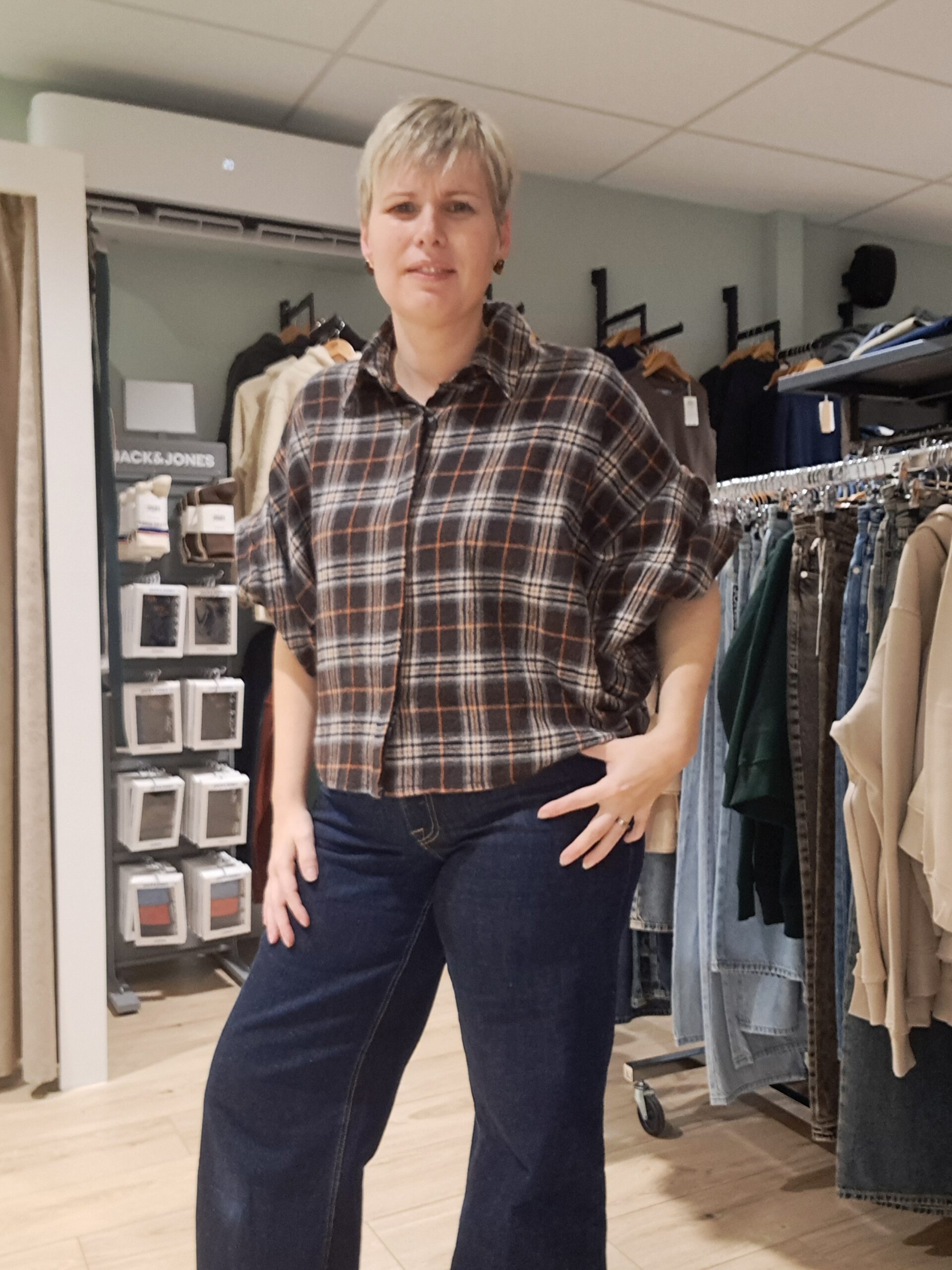 Julie blouse bruin met oranje en blauw - Afbeelding 2